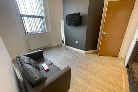 Studio to rent, 11 Whitefield Tce, Flat 8