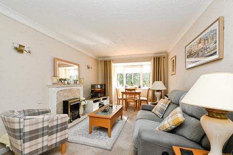 2 bedroom flat for sale, Lyndhurst Court, Hunstanton, Norfolk, PE36