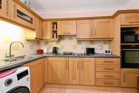 2 bedroom flat for sale, Lyndhurst Court, Hunstanton, Norfolk, PE36