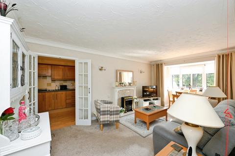 2 bedroom flat for sale, Lyndhurst Court, Hunstanton, Norfolk, PE36