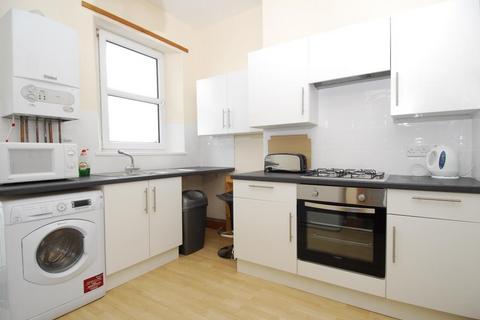 4 bedroom house share to rent, 9 Patna Place  TFF