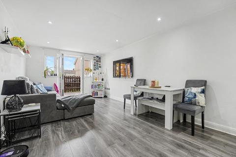 2 bedroom flat for sale, Foundry Gate, Waltham Cross