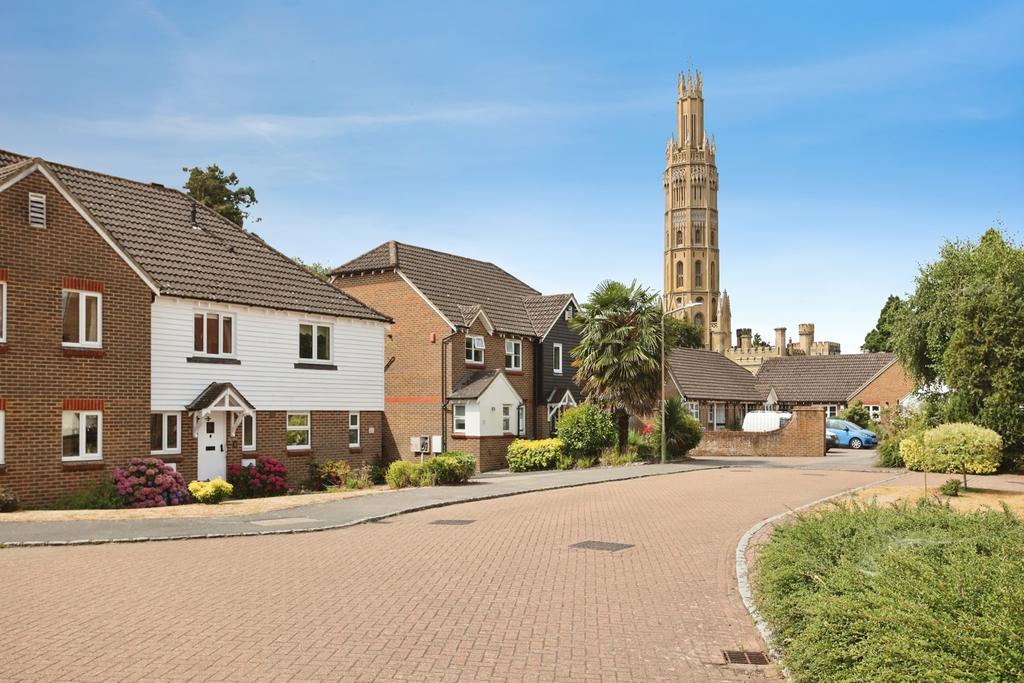 3 bedroom end of terrace house for sale in Tonbridge on OnTheMarket