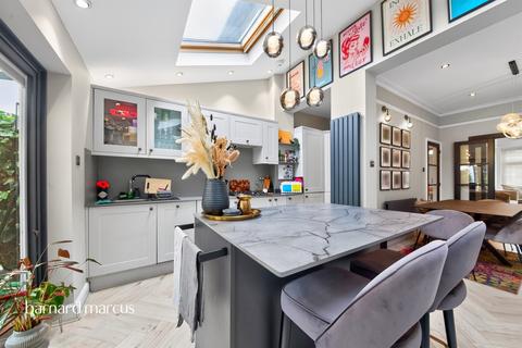 2 bedroom terraced house for sale, Marne Avenue, London