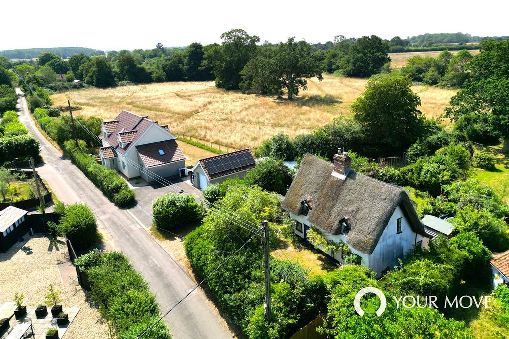 3 bedroom detached house for sale in Harleston on OnTheMarket