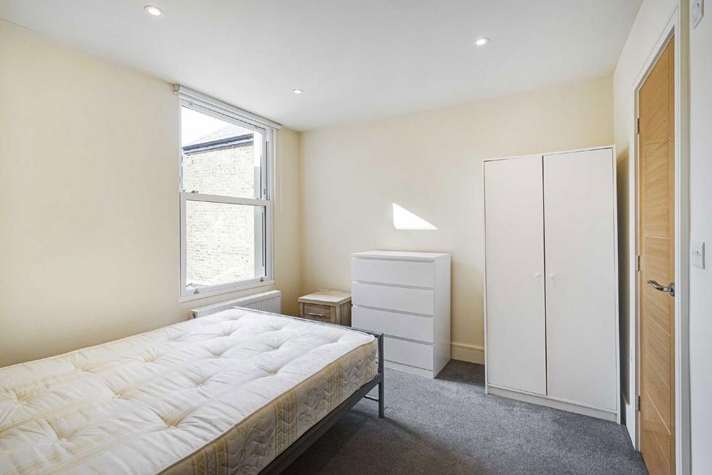 Apartment in London, Blenheim Gardens Estate, Brixton - View 4