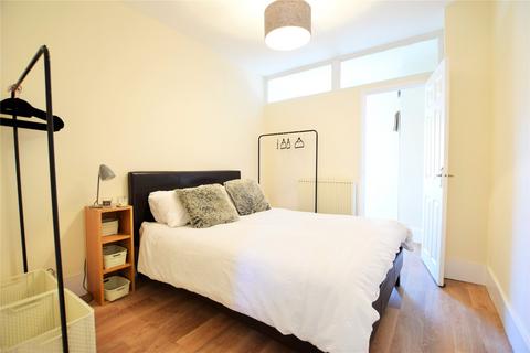 undefined, Basingstoke Road, Reading, Berkshire, RG2