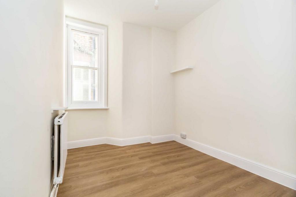 Apartment in Teddington - View 5