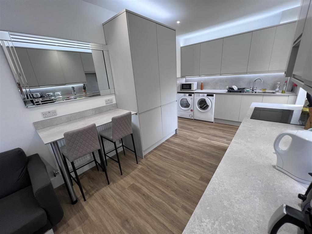 House in Cambridge, Lynfield Court, Chesterton - View 2