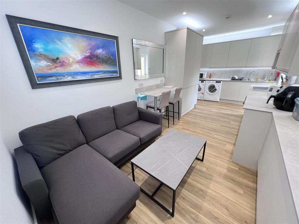 House in Cambridge, Lynfield Court, Chesterton - View 3