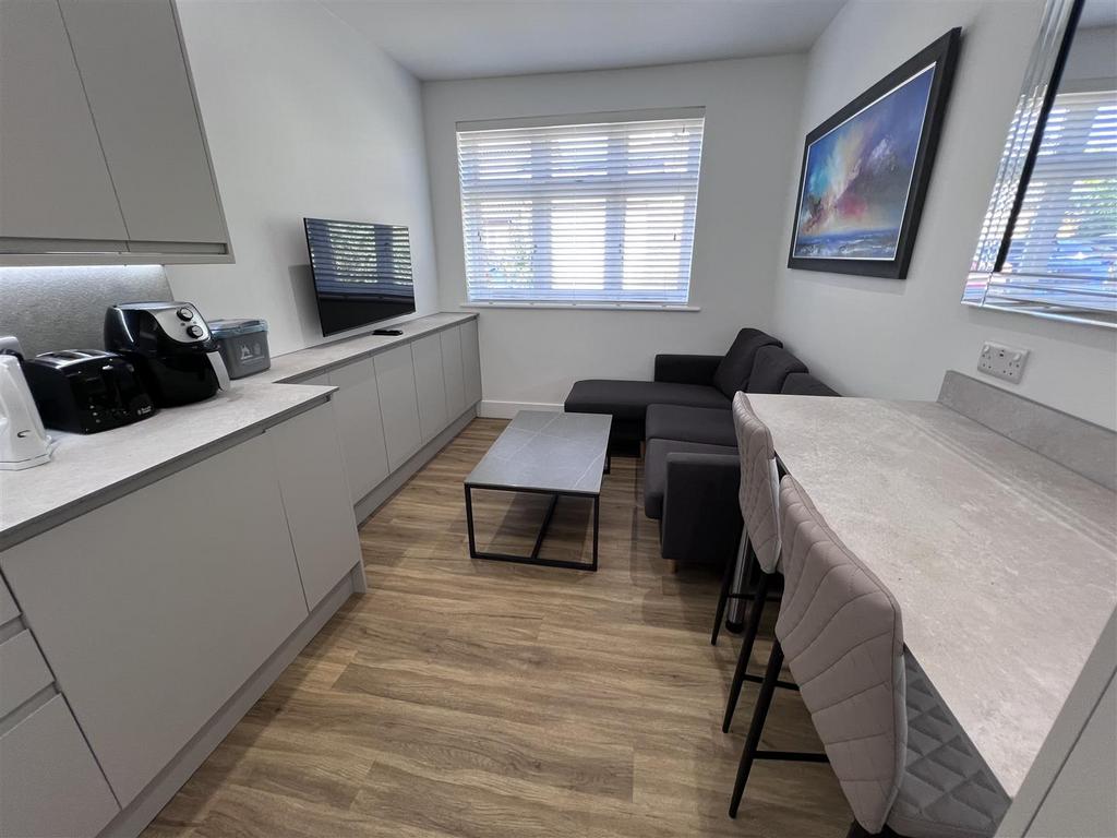 House in Cambridge, Lynfield Court, Chesterton - View 4