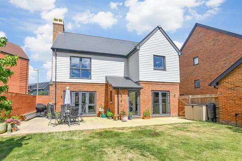 4 bedroom detached house for sale, Highwood Drive, Ashford TN23