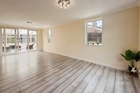 4 bedroom detached house to rent, Heydon Road, Finstall, Bromsgrove, B60