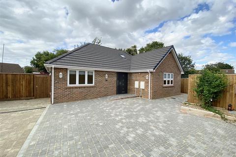 3 bedroom detached bungalow to rent, Onslow Road, Luton, LU4