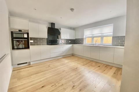 3 bedroom detached bungalow to rent, Onslow Road, Luton, LU4