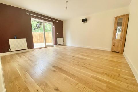 3 bedroom detached bungalow to rent, Onslow Road, Luton, LU4