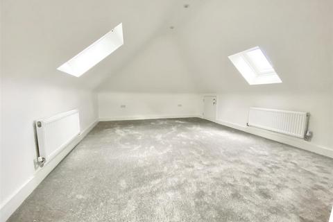 3 bedroom detached bungalow to rent, Onslow Road, Luton, LU4