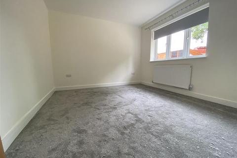 3 bedroom detached bungalow to rent, Onslow Road, Luton, LU4