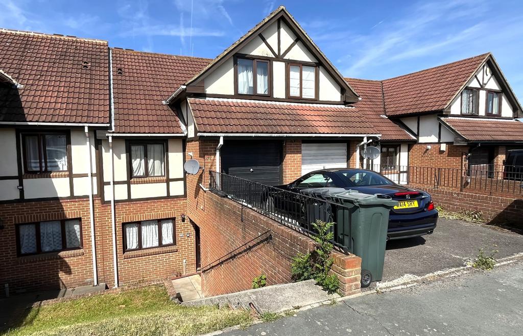 4 bed terraced house for sale Beacon Drive, Bean
