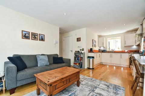 2 bedroom apartment for sale, Gilberts Lane, Highworth, Swindon