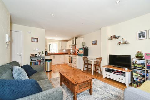2 bedroom apartment for sale, Gilberts Lane, Highworth, Swindon