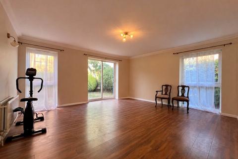 2 bedroom flat to rent, Skipper Court, Abbey Road, Barking, IG11 7GW