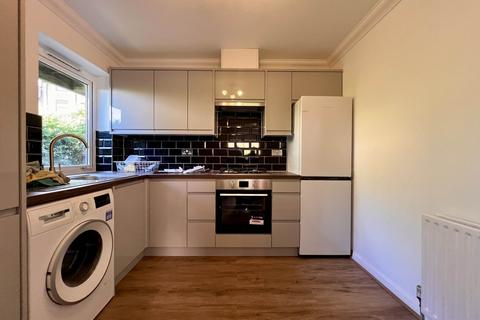 2 bedroom flat to rent, Skipper Court, Abbey Road, Barking, IG11 7GW