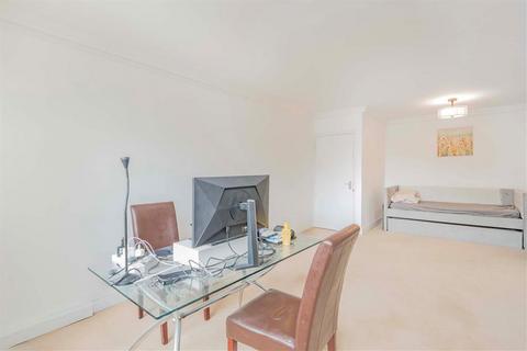undefined, Upper Ground, London SE1