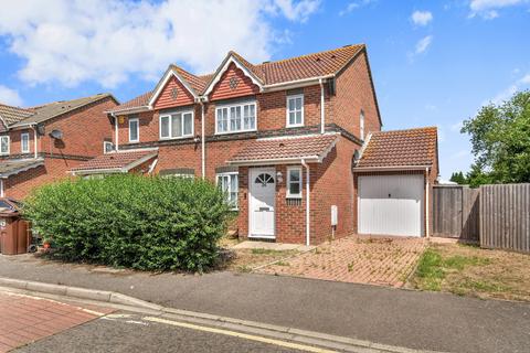 3 bedroom semi-detached house to rent, Wanderer Drive, Barking, IG11