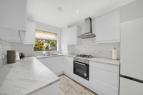 3 bedroom semi-detached house to rent, Wanderer Drive, Barking, IG11