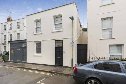 1 bed flat/apartment for rent in Grosvenor Street, Cheltenham, GL52