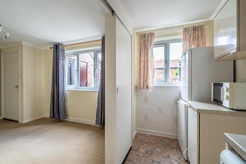 2 bedroom retirement property for sale, Heslington Court, Heslington, York, YO10 5EX
