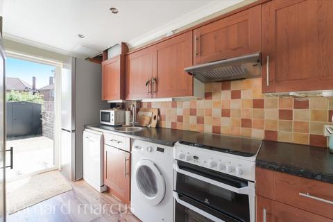 2 bedroom maisonette to rent, Amesbury Road, FELTHAM