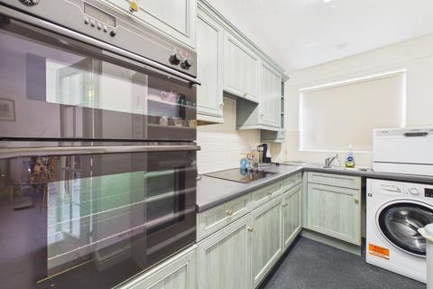 2 bedroom retirement property for sale, Silk Lane, Twyford, Reading, Berkshire, RG10