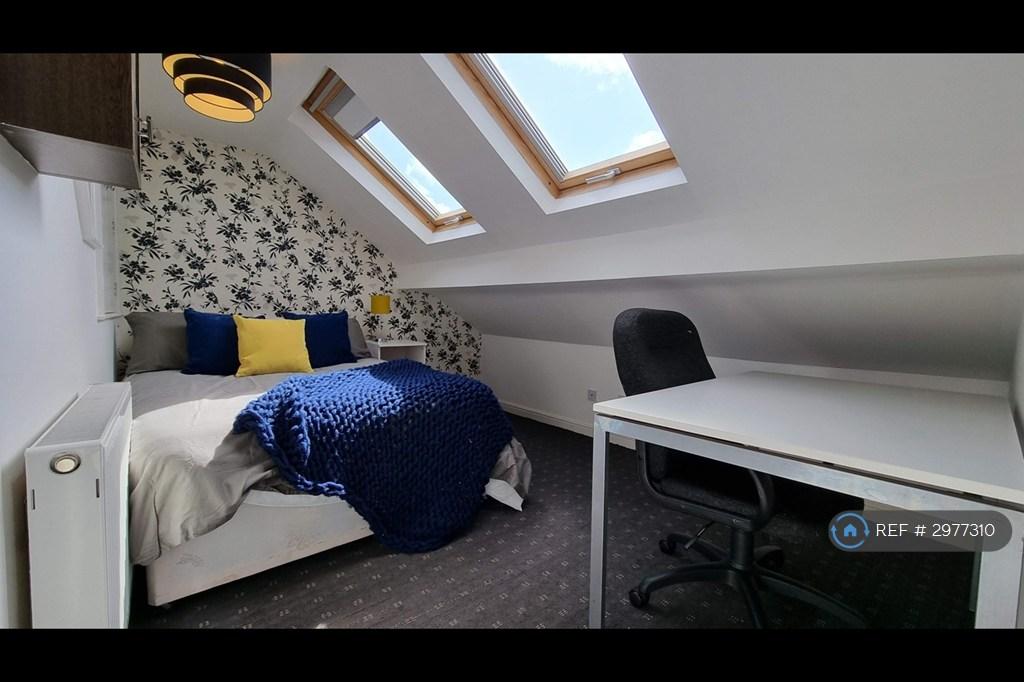 House in Leeds, West Yorkshire - View 5