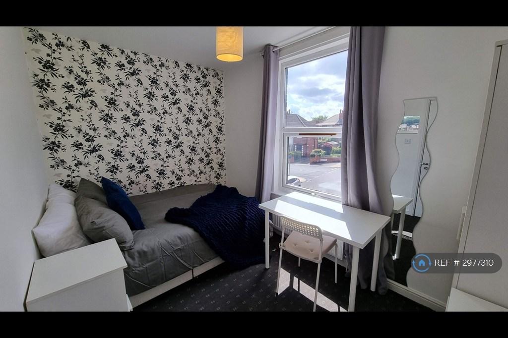 House in Leeds, West Yorkshire - View 6