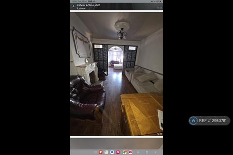 3 bedroom semi-detached house to rent, Tylehurst Gardens, Ilford, IG1