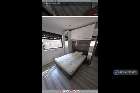 3 bedroom semi-detached house to rent, Tylehurst Gardens, Ilford, IG1