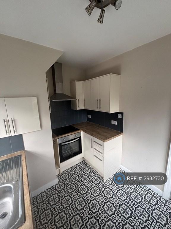House in Tameside, Greater Manchester - View 4