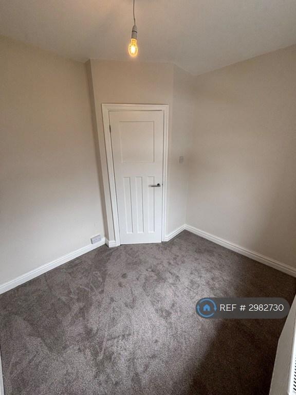 House in Tameside, Greater Manchester - View 5