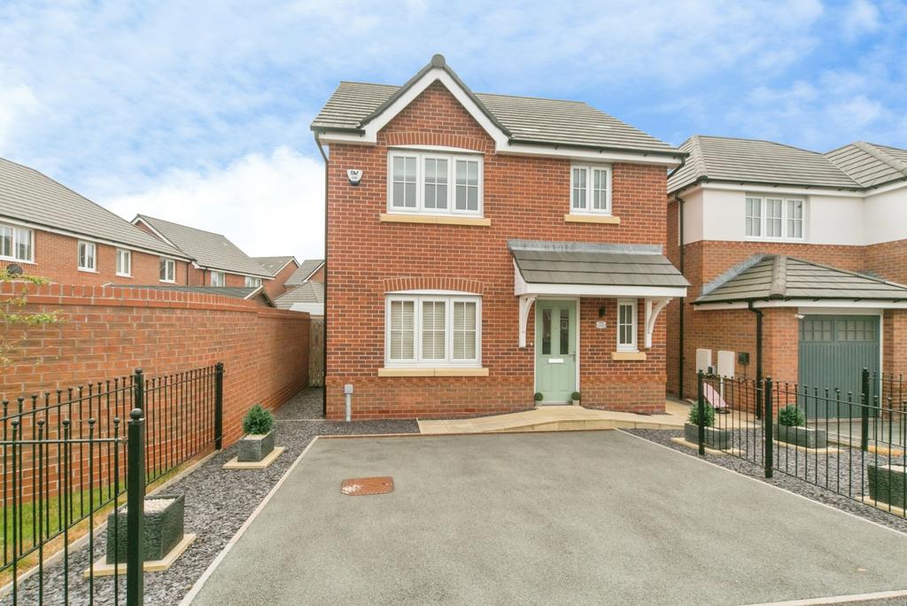 Detached house exterior, driveway