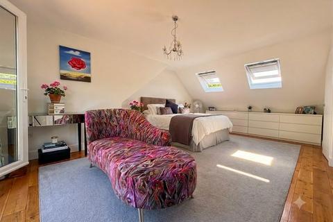 2 bedroom semi-detached bungalow for sale, Grants Close, Mill Hill, NW7