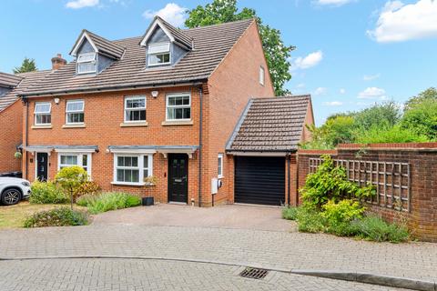 Newbery Close, Caterham, CR3