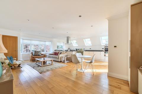 3 bedroom flat for sale, 108 Stonegrove, Edgware HA8