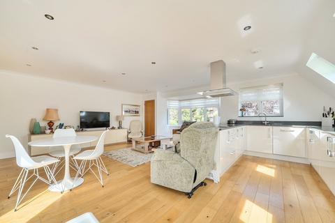 3 bedroom flat for sale, 108 Stonegrove, Edgware HA8