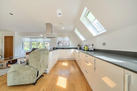 3 bedroom flat for sale, 108 Stonegrove, Edgware HA8