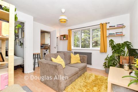 1 bedroom apartment for sale, Claypole Court, London E17