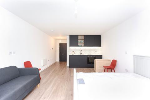 Studio to rent, Beaufort Square, London, NW9