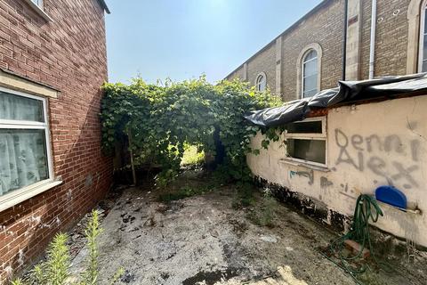 3 bedroom flat for sale, High Street, Melksham