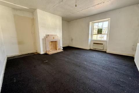 3 bedroom flat for sale, High Street, Melksham